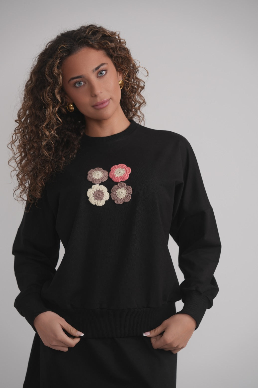 Gehäkelter Blumenpullover