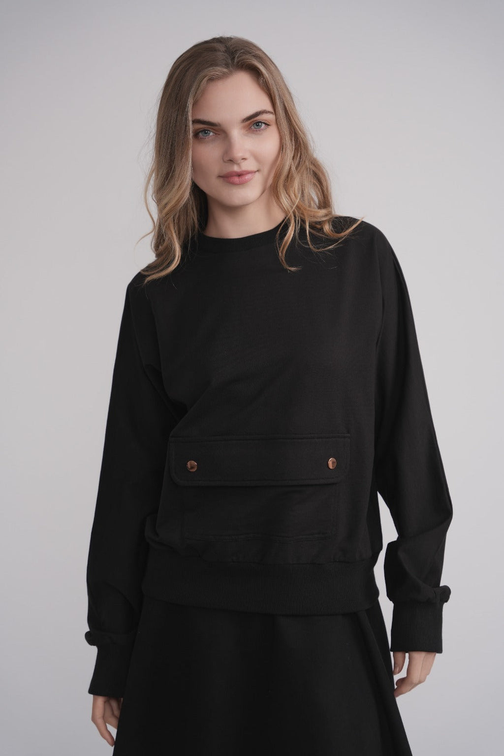 Sweatshirt mit Bauchtasche – Schwarz