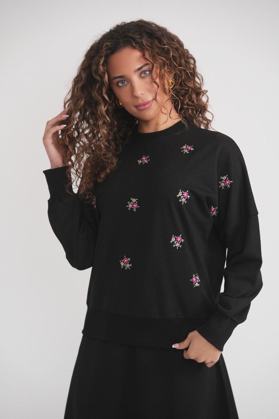 Besticktes Sweatshirt mit Blumenmuster