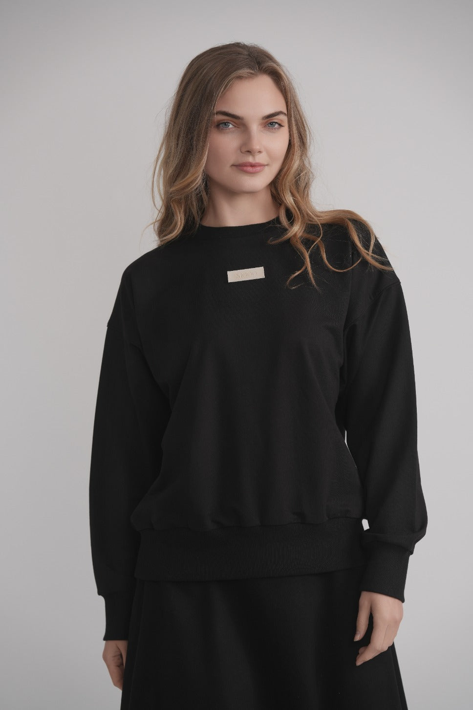 Schwarzes Sweatshirt mit geprägtem Lederlogo