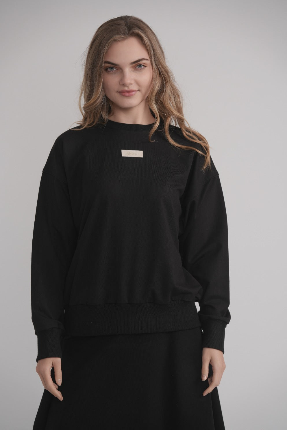 Schwarzes Sweatshirt mit geprägtem Lederlogo