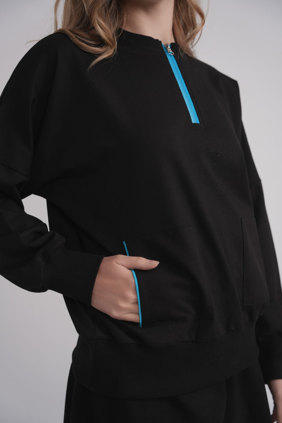 Türkisfarbenes Sweatshirt mit Reißverschluss